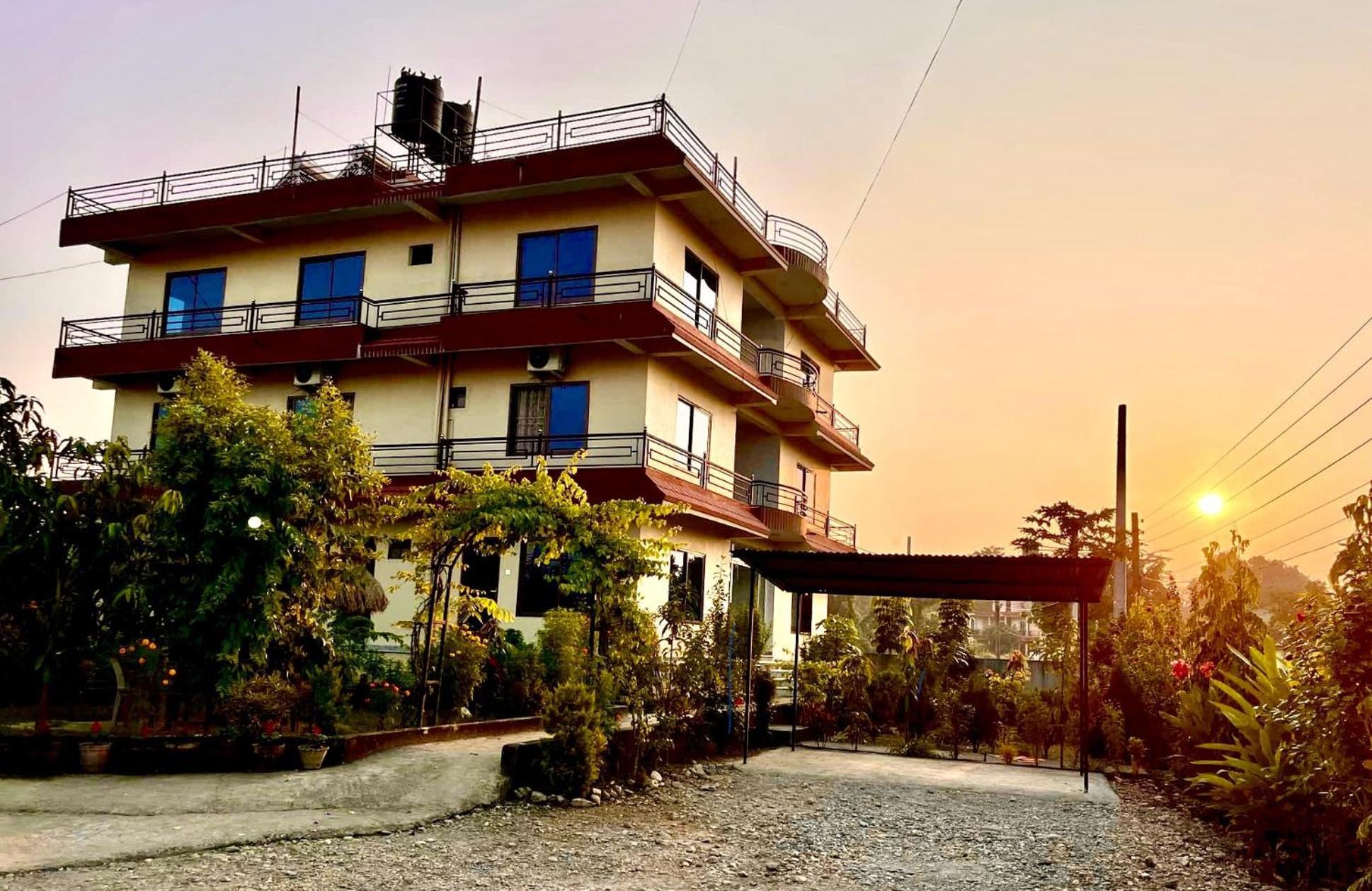 Hotel Typical Nepali Kitchen - No Pizza - No Pasta - No Problem !! Sauraha Exterior foto